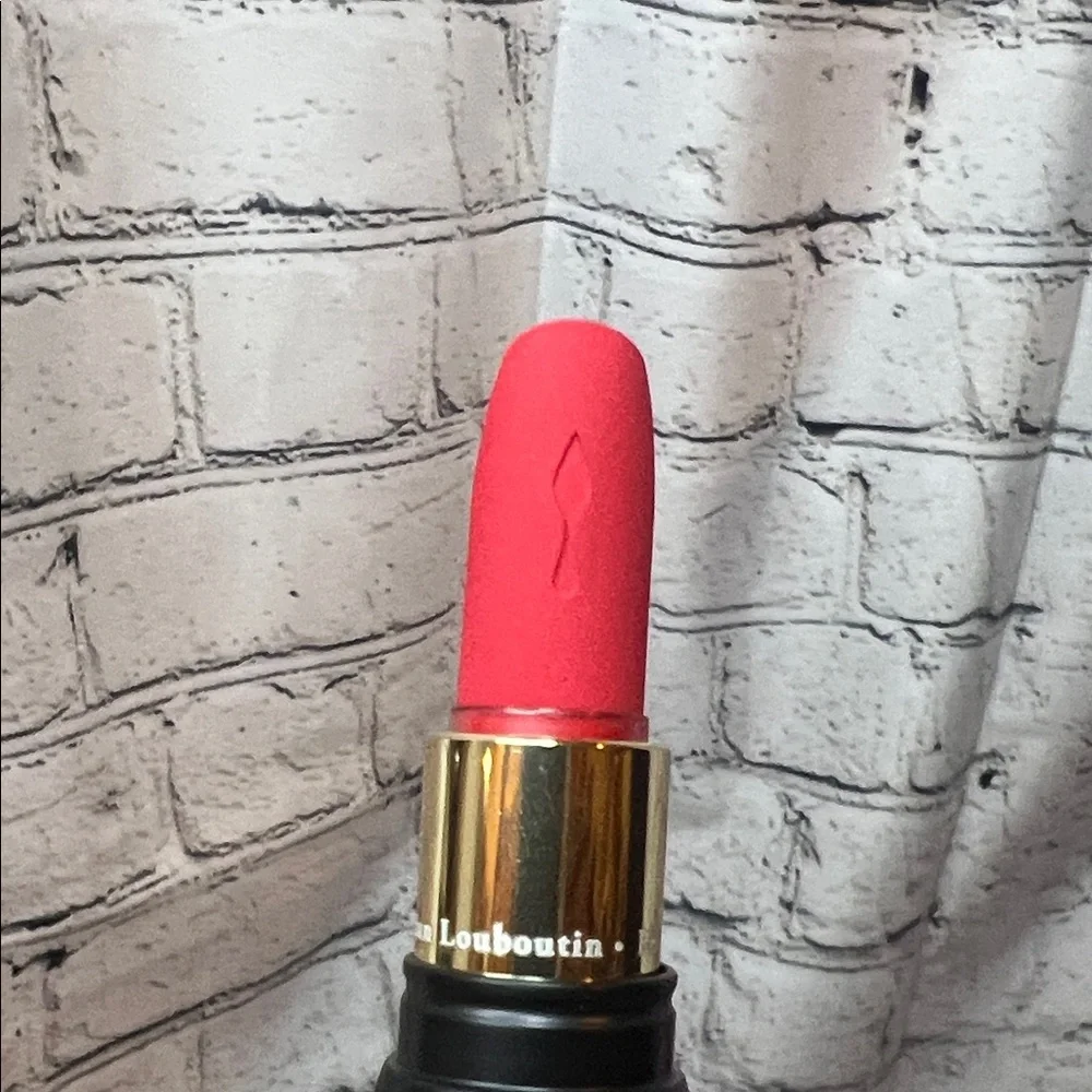 💄 Christian Louboutin Rouge Louboutin Lipstick in Red Dramadouce